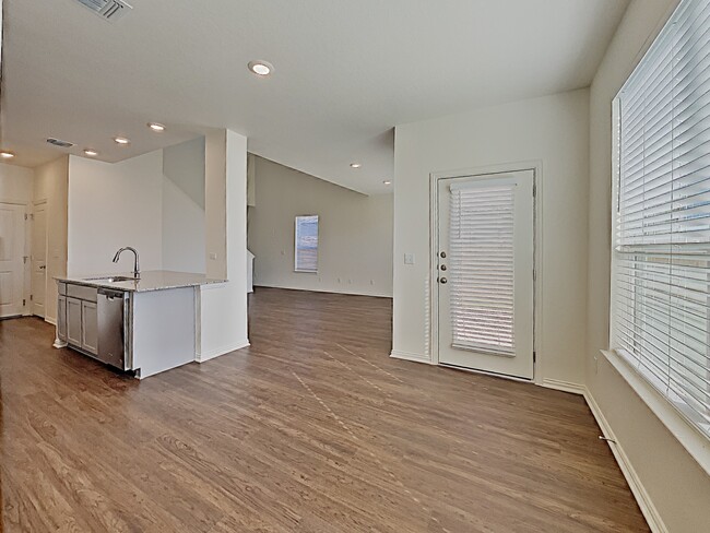 Foto del edificio - 2734 Lillybrook Ln