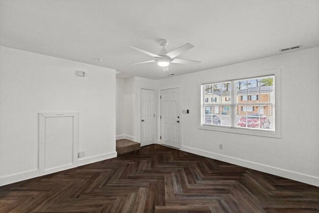 Foto del edificio - Completely Remodeled 2BR/1.5BA Townhome – City Convenience!