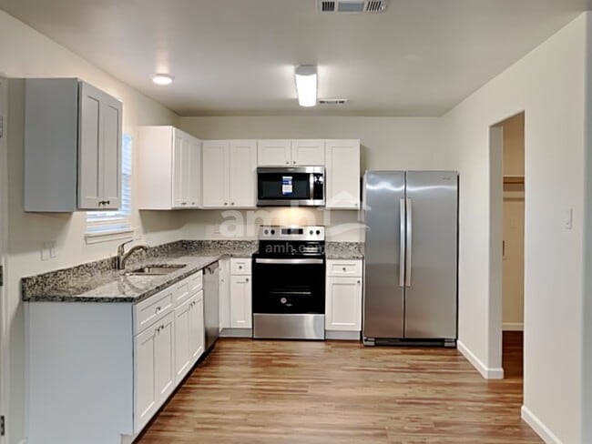 Building Photo - 16778 Fallen Timbers Dr