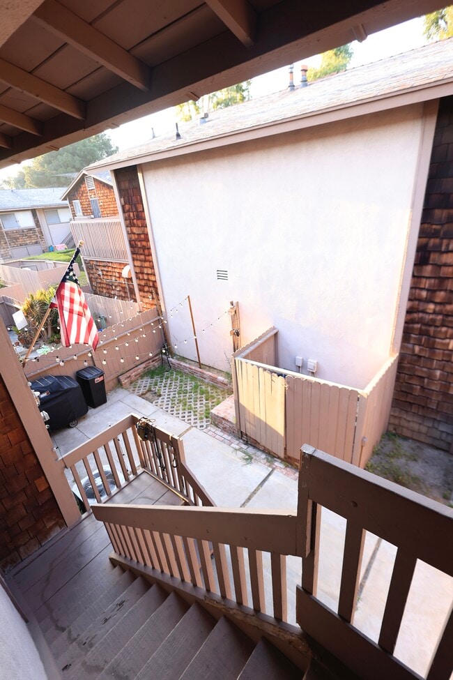 Foto del edificio - 1050B Cabrillo Park Dr