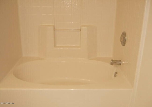 Foto del edificio - 7990 Baymeadows Rd E
