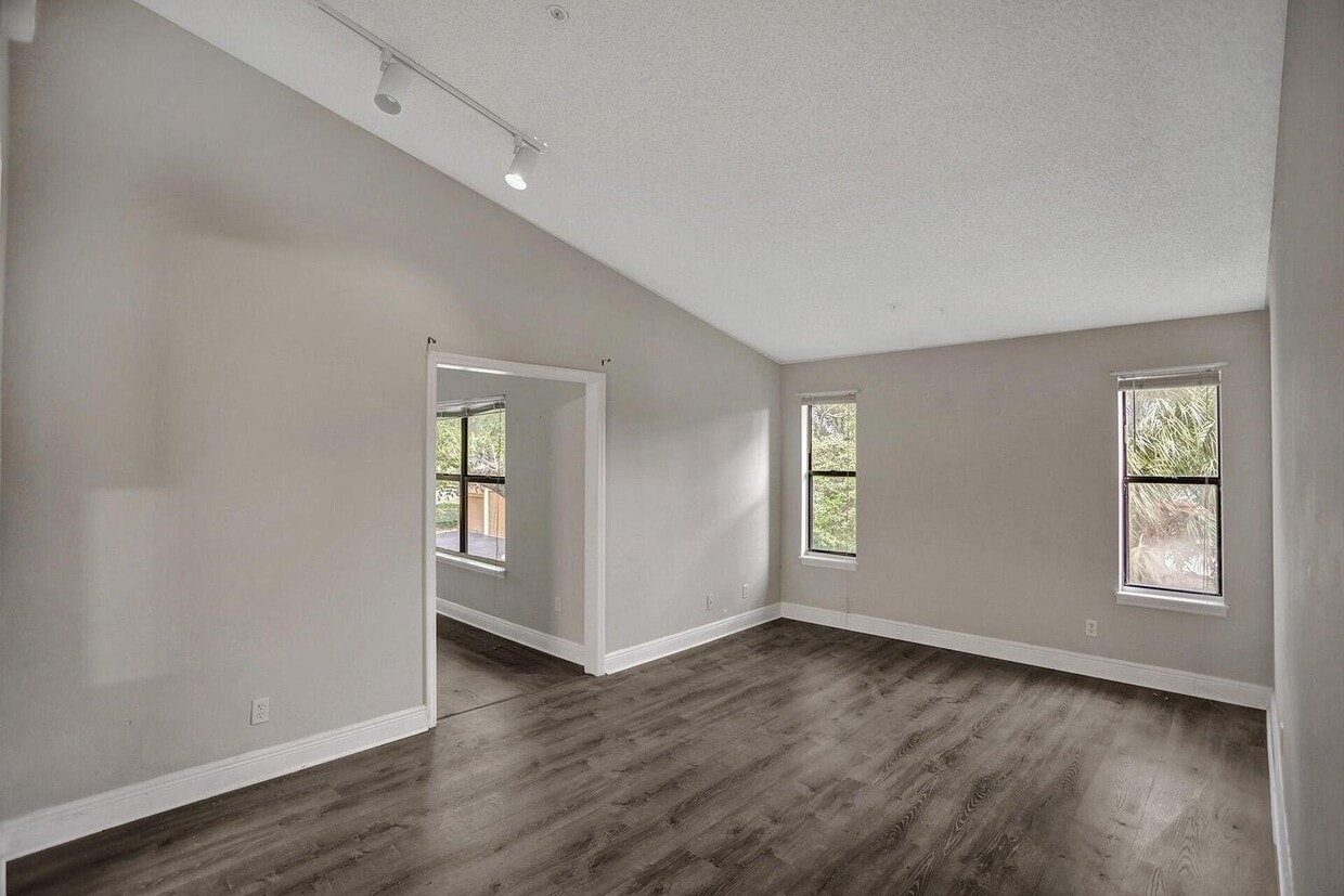 Foto principal - 2301 N Congress Ave