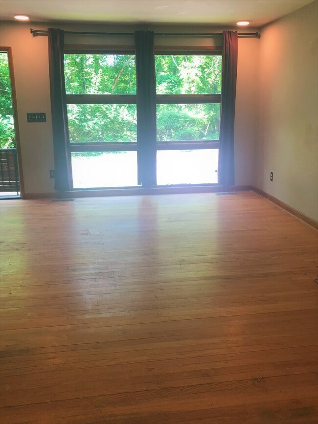 Building Photo - 1784 Crestmont Dr