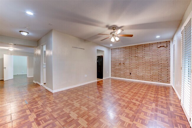 Foto del edificio - 6721 Stroud Dr