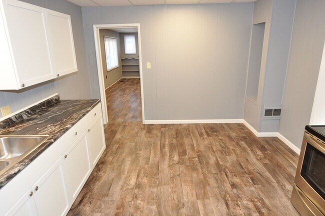 Building Photo - 544 Fair Ave NW