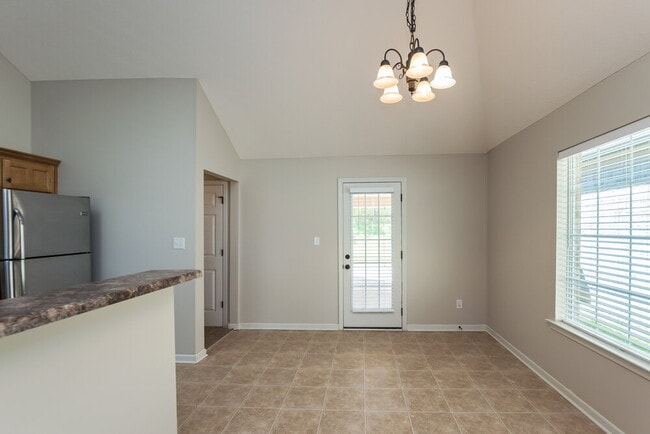 Building Photo - 9889 Southern Oak Way