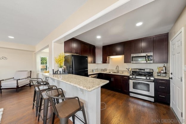 Cocina totalmente reformada con todos los electrodomésticos. - 352 65th St