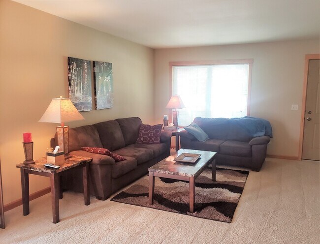 Foto del edificio - Fully Furnished 2 Bedroom Condo - All utilities, cable and internet provided!