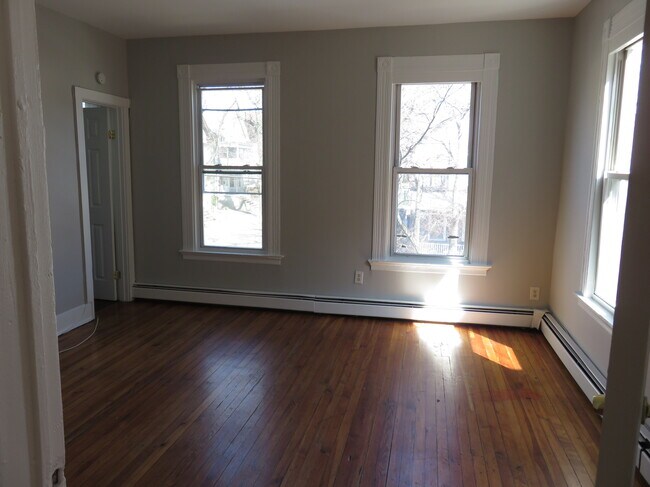Building Photo - 442 Poplar St