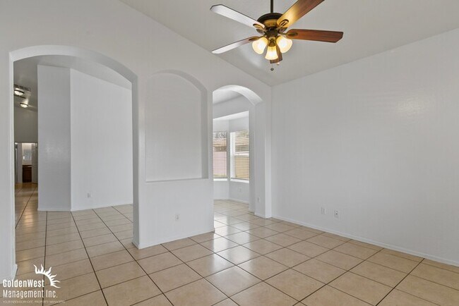 Building Photo - Inviting 3Bdm 1.5Ba Home in Sunnyslope Near North Mountain