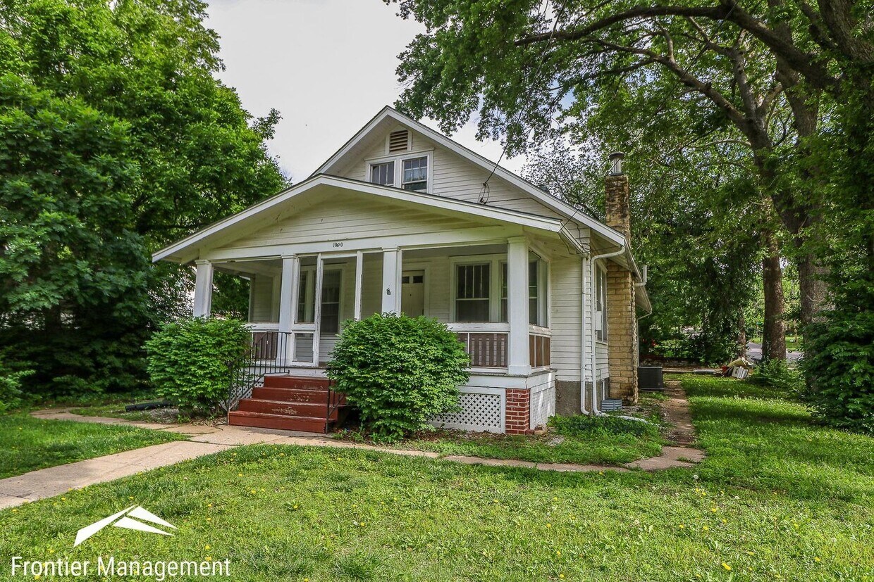 Primary Photo - 5 br, 2 bath House - 1000 Ratone st.
