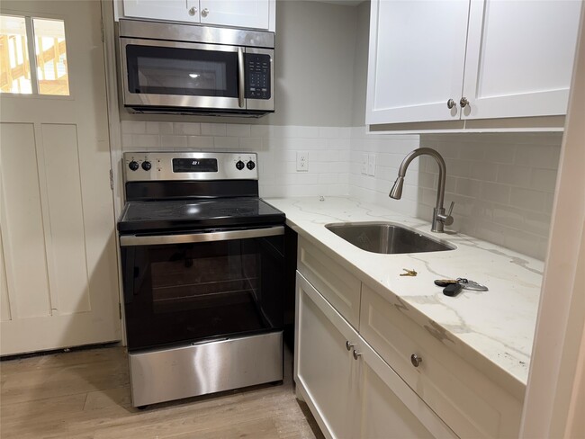 Building Photo - 6708 Avenue I