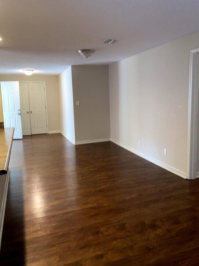 Foto del edificio - 503 Heritage Ct