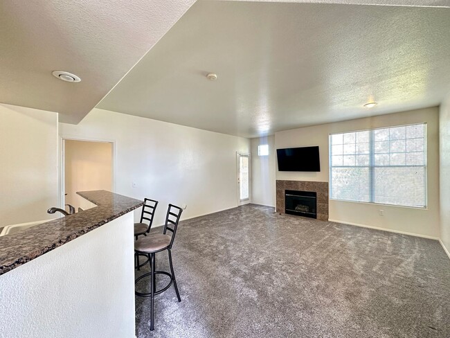 Building Photo - Morgyn Ridge Condo