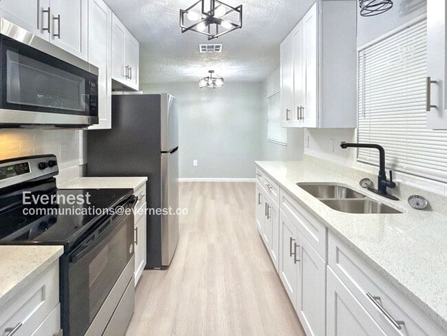 Building Photo - 1065 Wall St