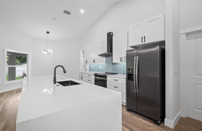 Building Photo - 12235 Hernando Rd