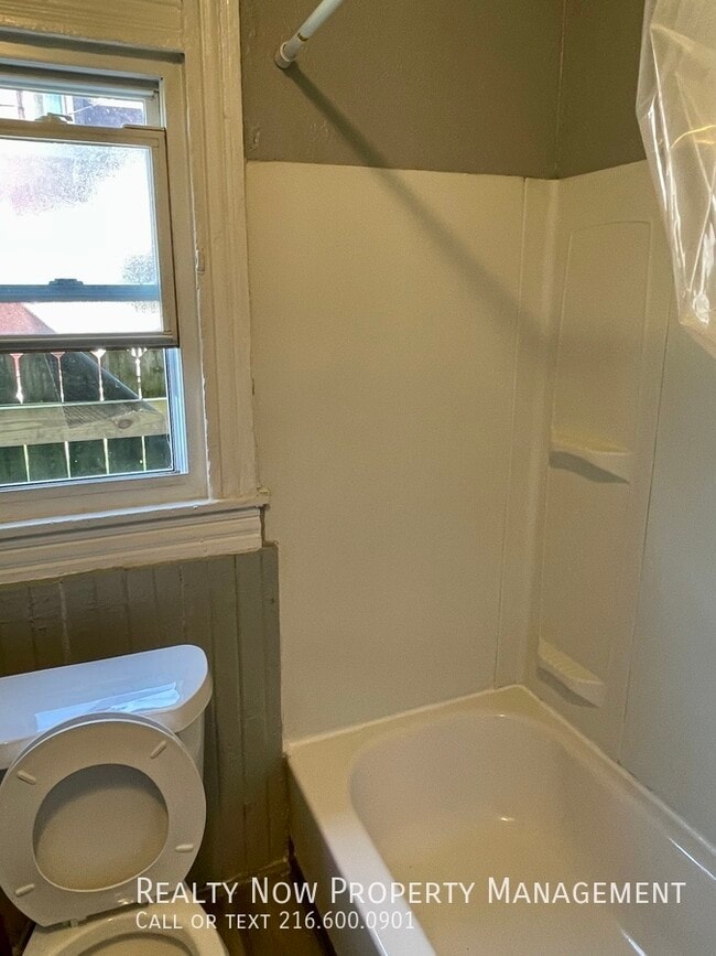 Building Photo - 2670 W 41st St