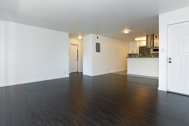 Building Photo - 6615 Schmidt Ln
