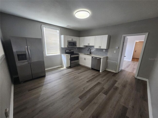 Building Photo - 2406 E Clark St