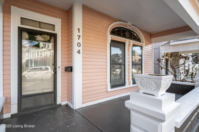 Building Photo - 1704 Rosewood Ave