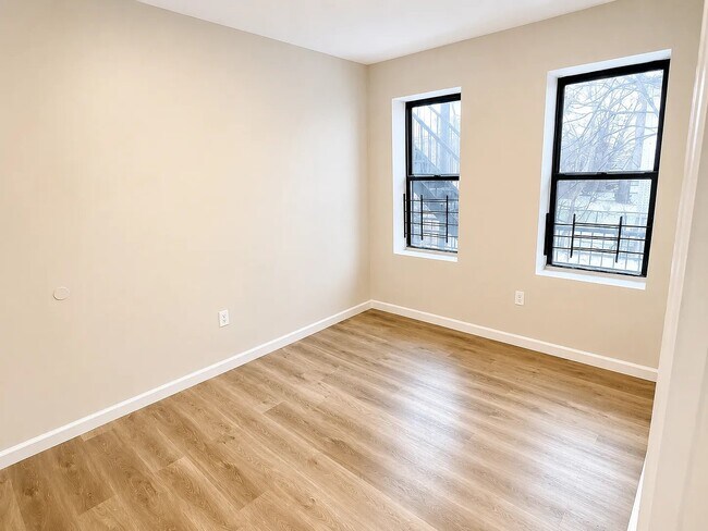Foto del edificio - 383-385-385 Avon Ave