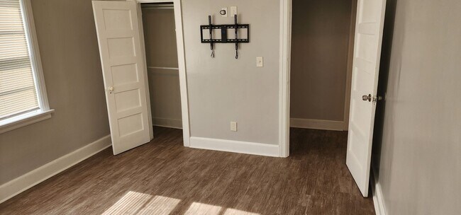 Foto del edificio - 4 Bedroom; 2 Bath home with Central Heatin...