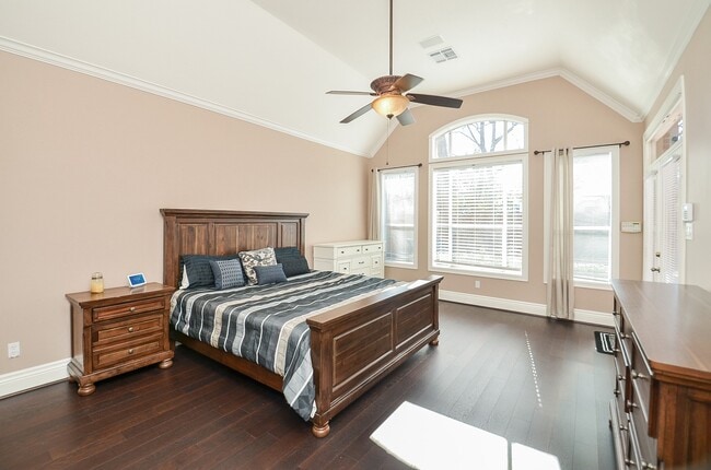 Foto del edificio - 5835 Stratford Gardens Dr