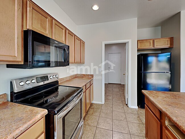 Foto del edificio - 6911 W Irwin Ave