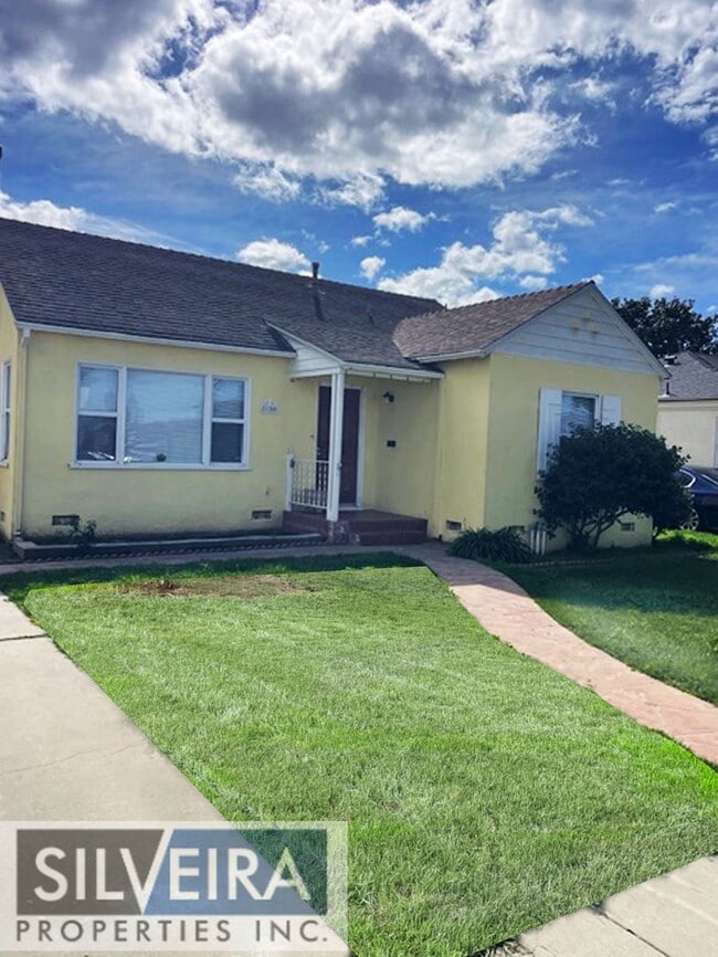 Building Photo - 120 W Hermosa St