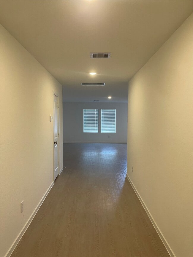 Building Photo - 112 Stran St