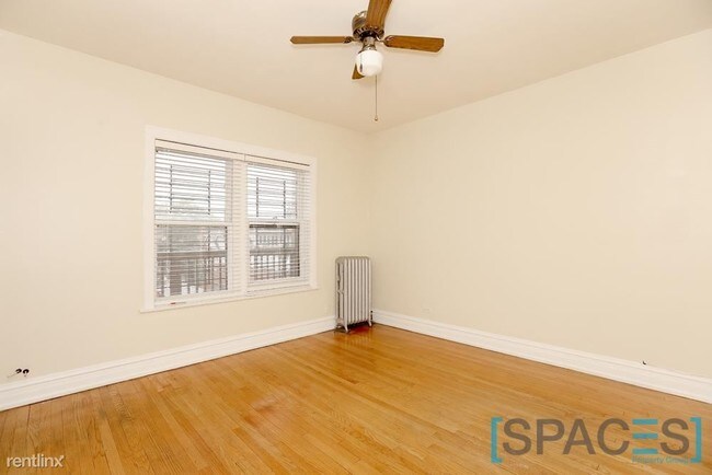 Building Photo - 1470 W Cuyler Ave