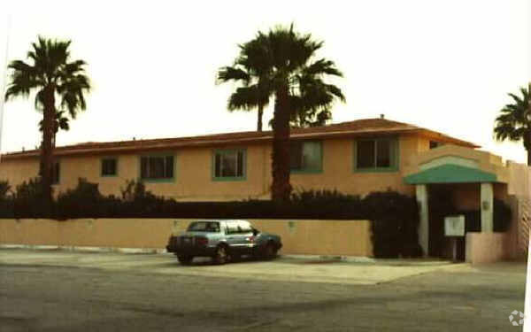 Foto del edificio - Desert Leisure Apartments