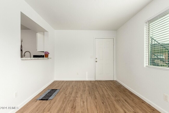 Foto del edificio - 1346 E Mountain View Rd