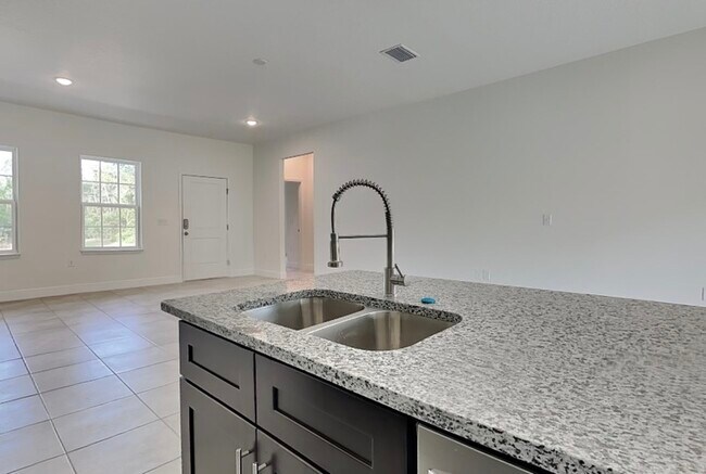 Building Photo - 560 Marion Oaks Blvd