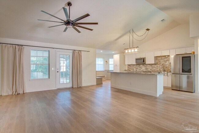 Foto del edificio - 174 Emmons Ln