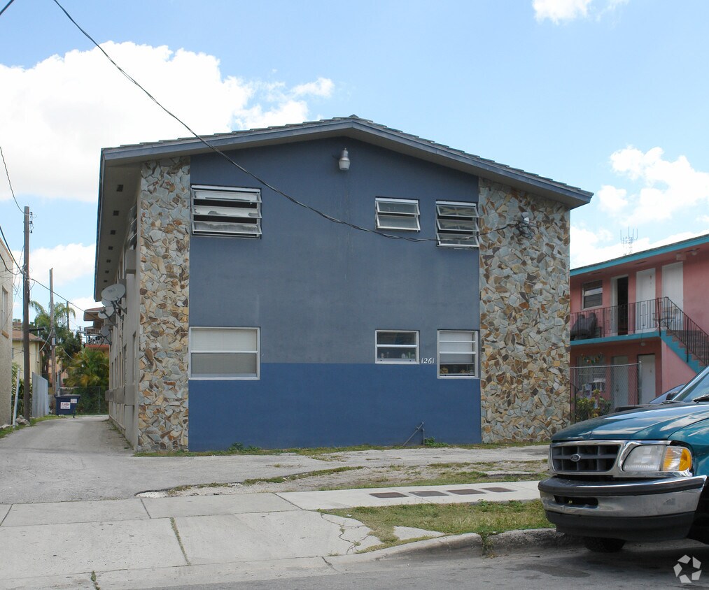 Building Photo - 1261 NW 5th St