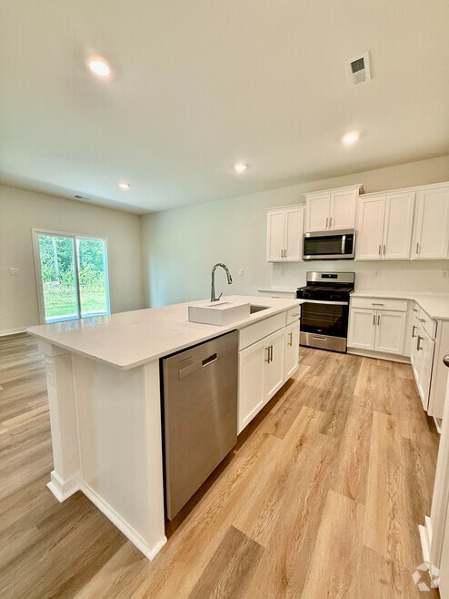 Building Photo - Room in House on Cramer Crk Dr