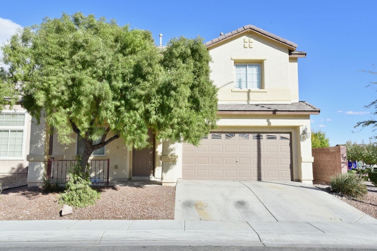 Foto principal - BEAUTIFUL 4BED/3BATH Home w/ 2 Car Garage ...