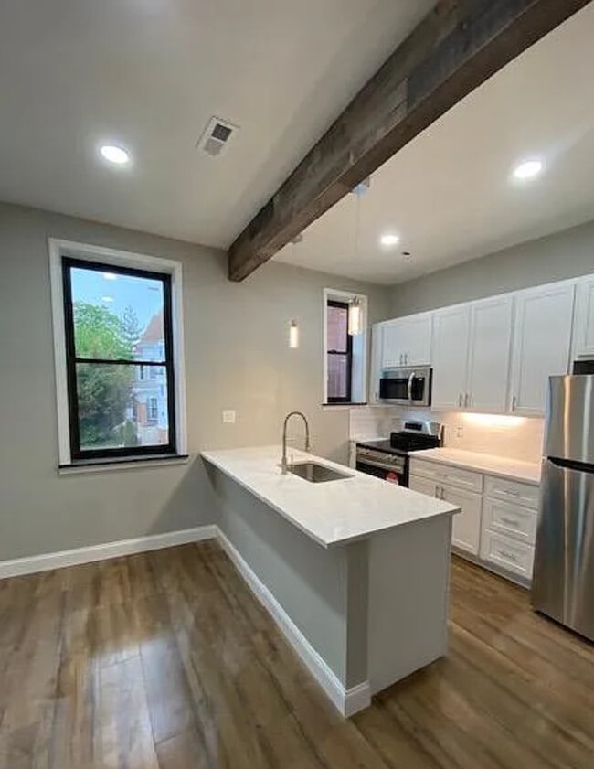 Building Photo - 4705 Washington Blvd