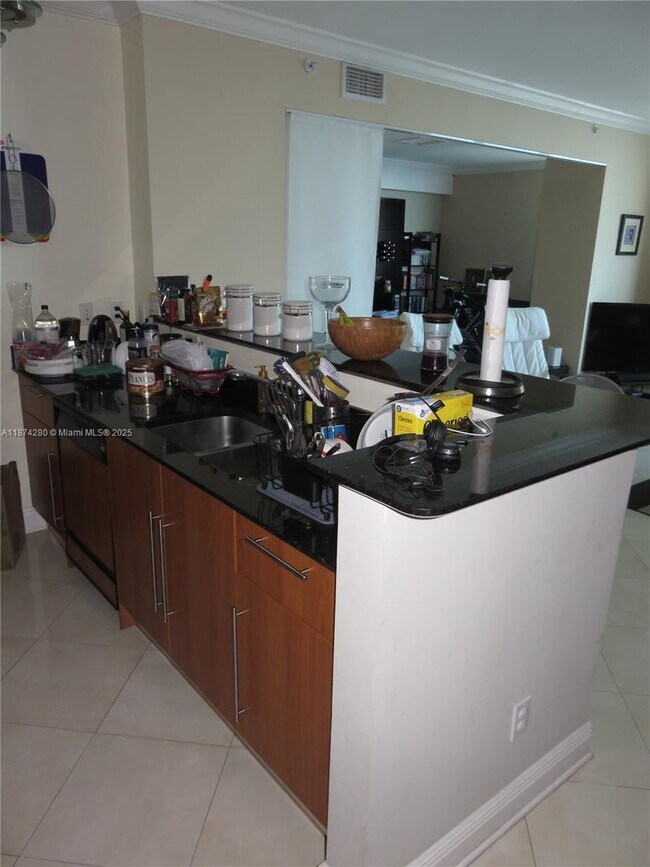 Foto del edificio - 335 S Biscayne Blvd