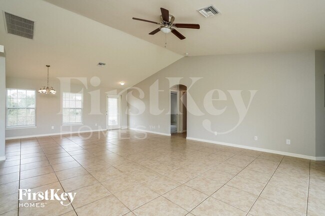 Foto del edificio - 1719 NW 25th Ln