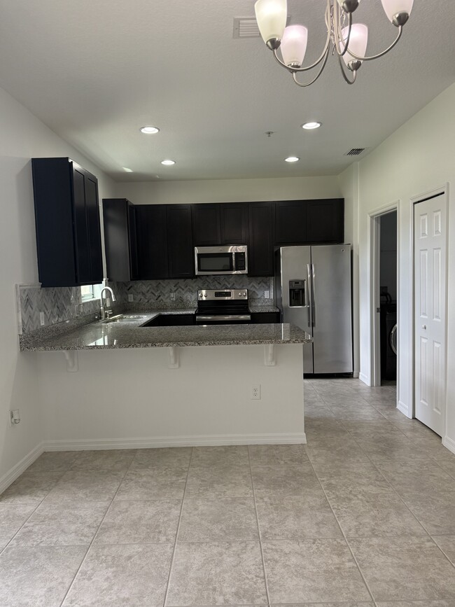 Building Photo - 2259 Seven Oaks Dr