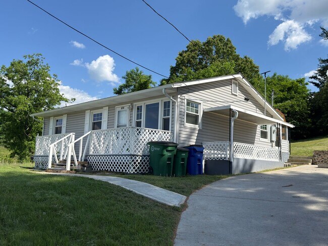 Foto del edificio - Christiansburg, 3 BR / 1 BA, Available for rent