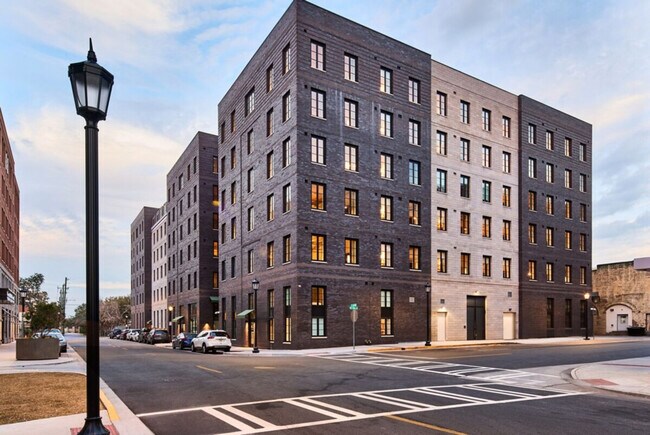 Building Photo - 812 Zubly St