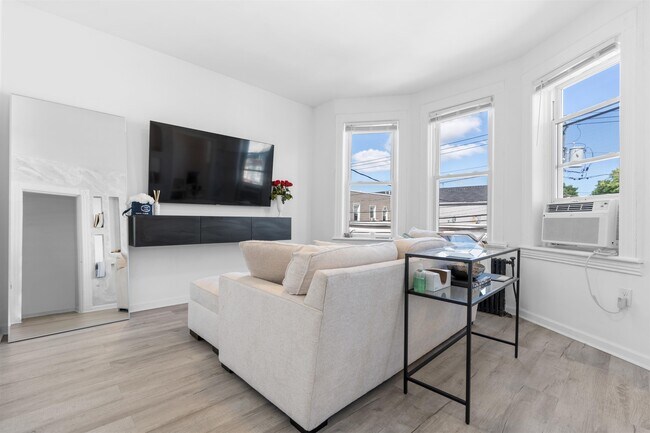 Foto del edificio - 4308 Grand Ave