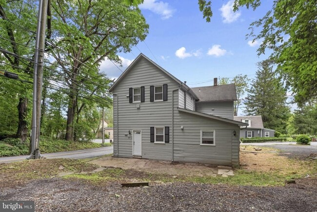Building Photo - 1841 Hillside Rd