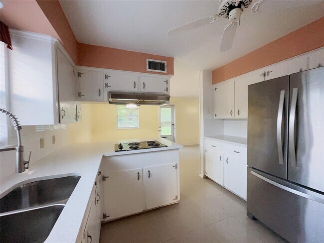 Building Photo - 5107 W Bellfort Blvd