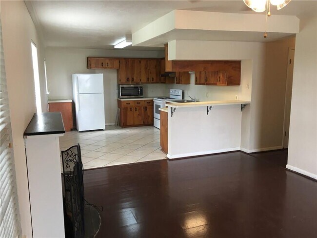 Building Photo - 2907 E Harrington Dr