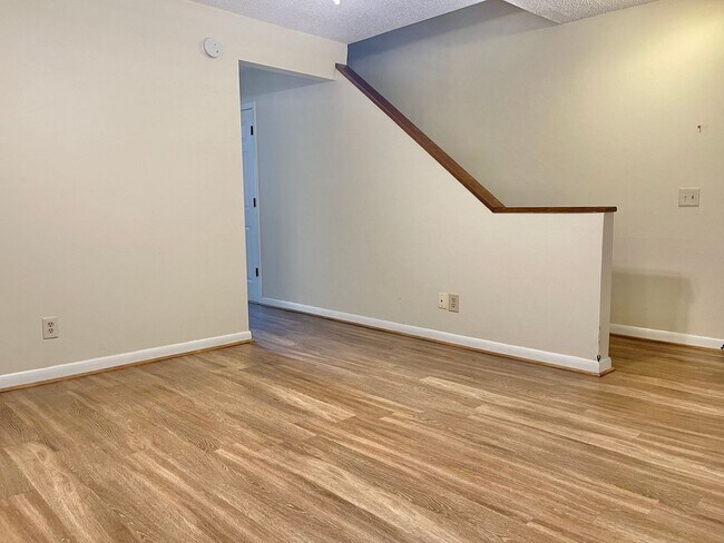 Foto del edificio - Lakewood Commons B202