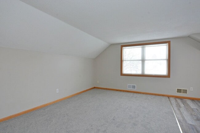 Building Photo - 2153 Green Ave